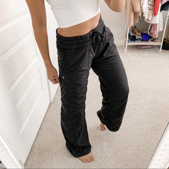 Black Lululemon Parachute Pants - Picture 1 of 9